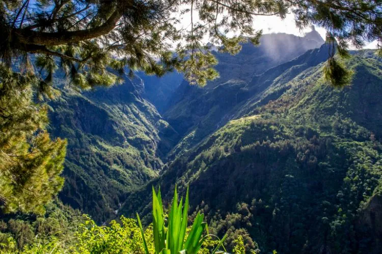 Le cirque de Cilaos, vue sur les montagnes