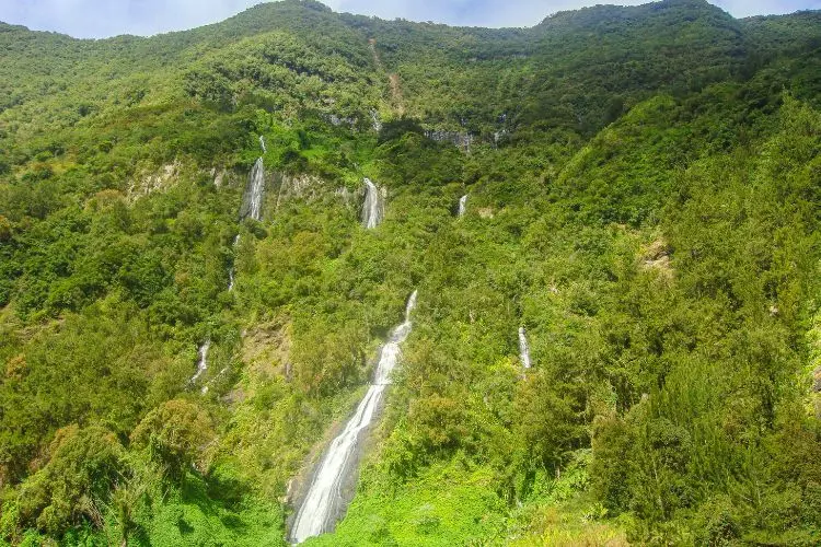 Cascade de Grand Galet vue de loin et de haut