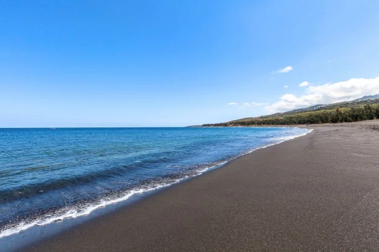 La plage de l'Étang Salé sur l'île de la Réunion.
