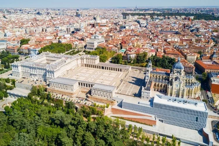 Le palais royal et la cathédrale Almudena