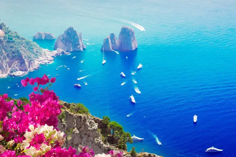 Vue panoramique sur l'île de Capri