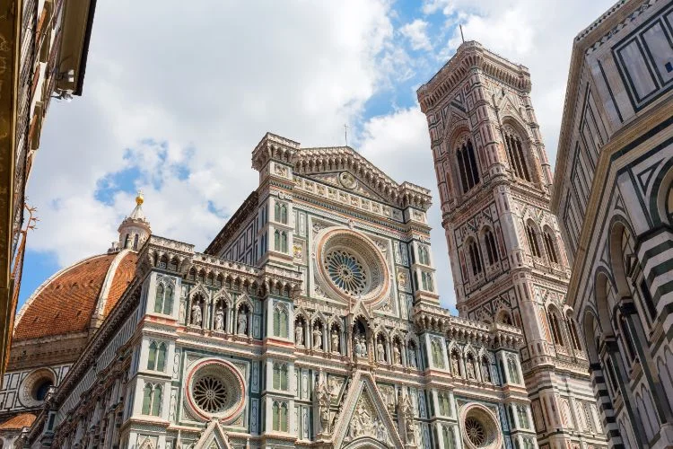 La façade de la cathédrale de Florence en Italie.