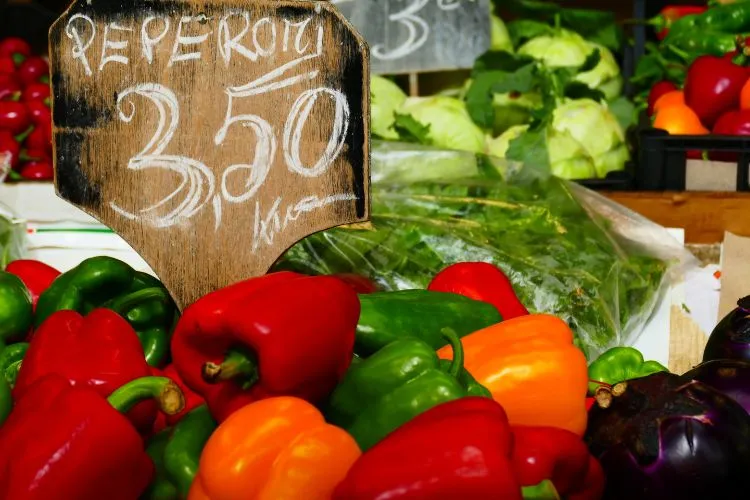 Légume frais au marché de Vintimille en Italie