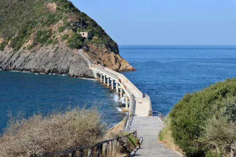 Vivara, l'île crossant en Italie