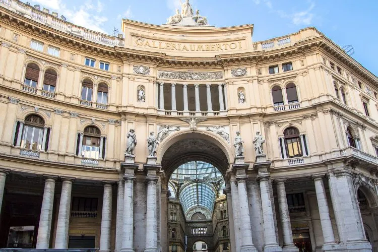 La Galleria Umberto I à Naples