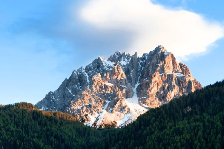 Les massifs des dolomites dans le sud de l'Italie.