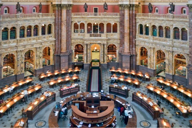 L'intérieur central de la bibliothèque des Congrès à Washington