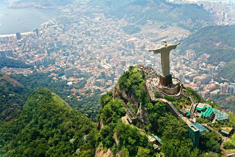 La statue du Christ rédempteur au sommet du Corcovado, Brésil.