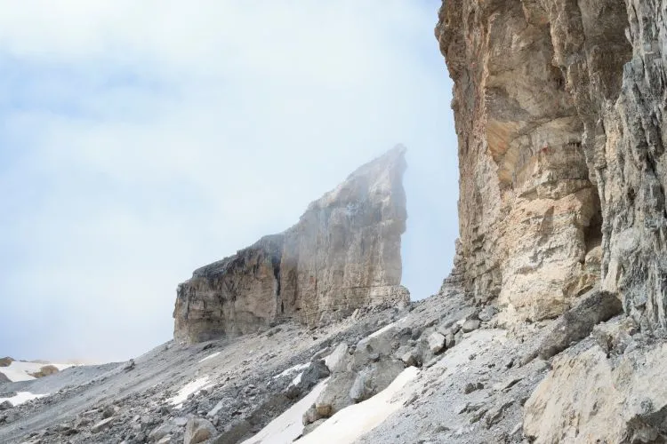 La Brèche de Roland dans le brouillard