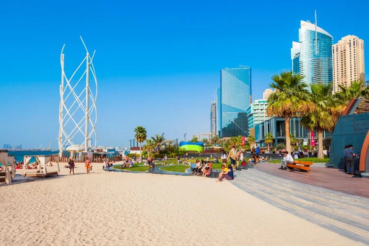La JBR beach dans le centre de Dubaï au EAU.