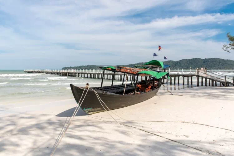 Bateau traditionnel cambodgien pour faire le tour de l'île
