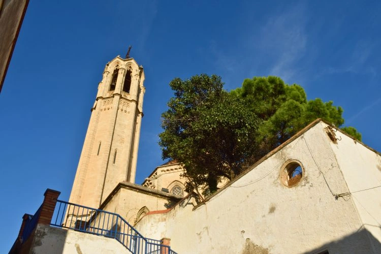 Belle église de Santa-Maria à Portbou en Espagne