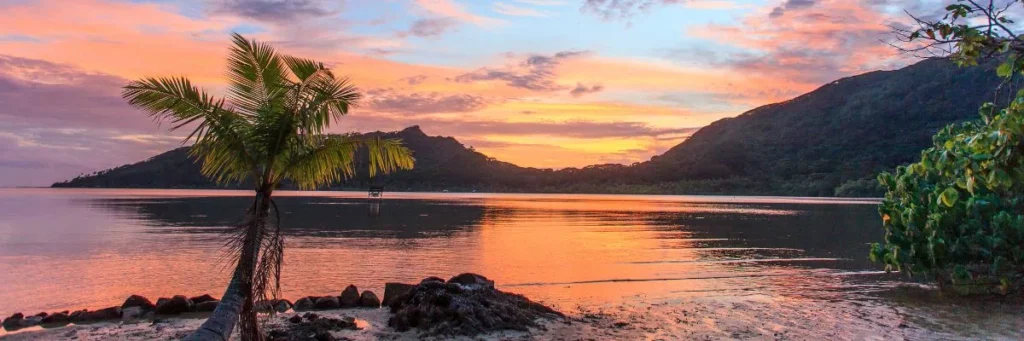 Plage à Huahine en Polynésie
