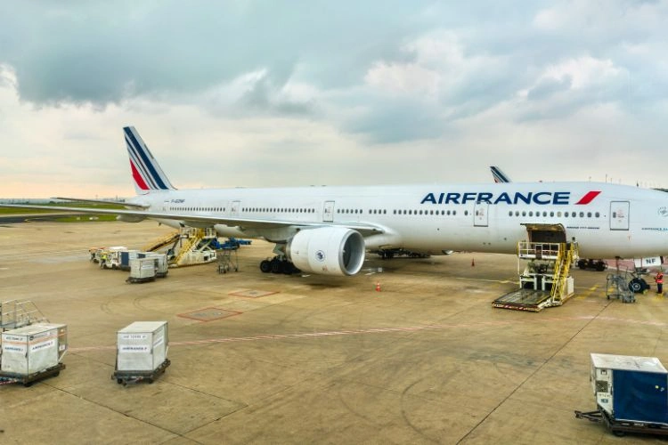Aéroport en France avec un avion Air France