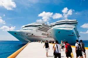 Passagers prêt à partir en croisière