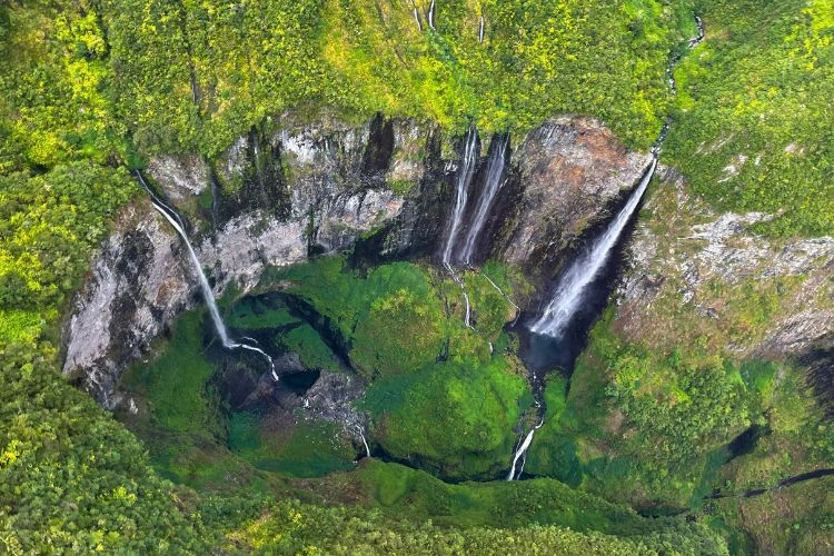 Vue d'en haut sur le trou de fer