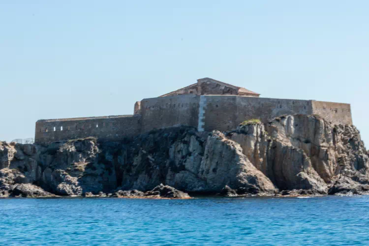 Vue sur le littoral de la Tour Fondue près d’Hyères