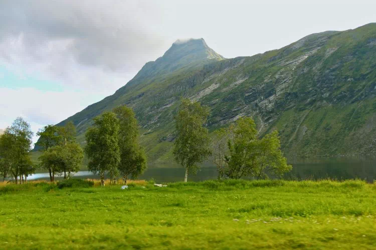 Beau paysage des Alpes de Lyngen en Norvège
