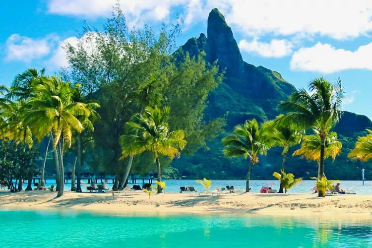 Bellevue sur des montagnes à Bora-bora